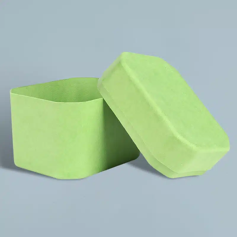 Caja de galletas cuadrada de color verde hierba