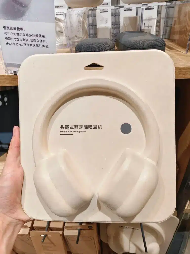 MUJI Sustainable Headphone Packaging Overview